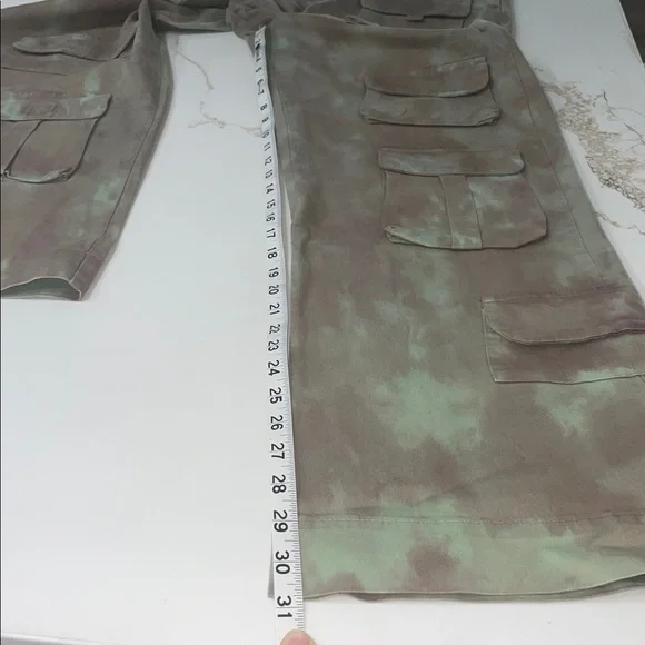 Astra Kidani Oversized Pocket in Moss Cargo Pants | L - Picture 11 of 11